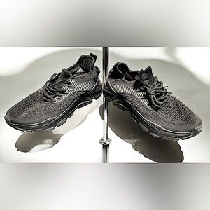 Black Athletic Shoes men’s size 7 women’s size 8.5